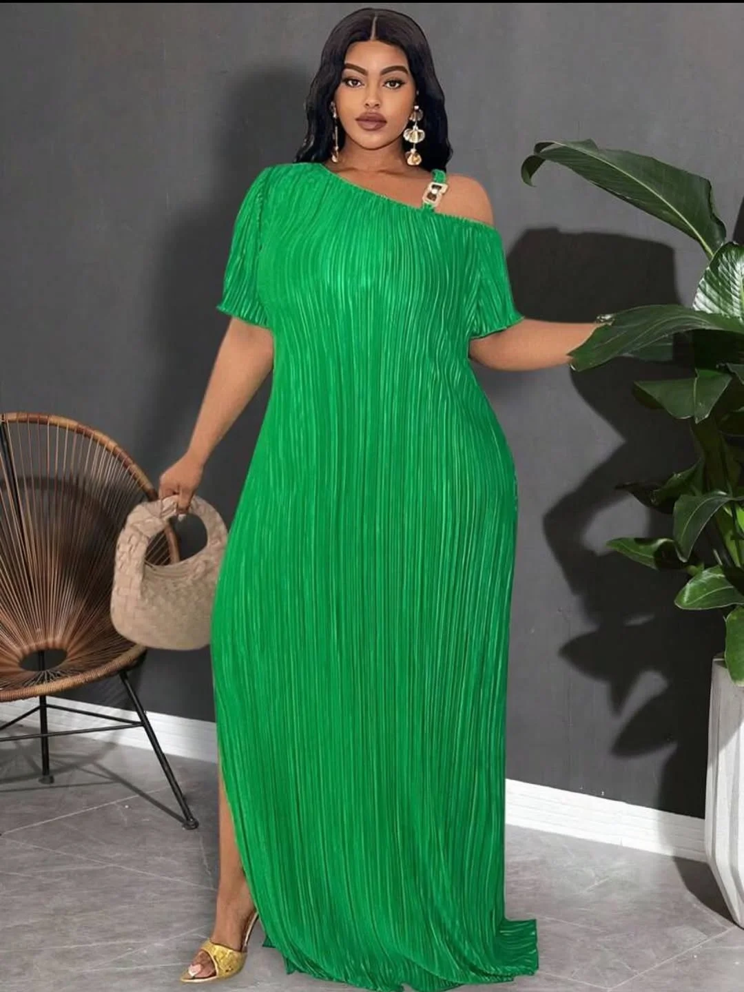 plus size summer outfits for women 2026 Emerald Pleated Maxi Dress With Resort Energy