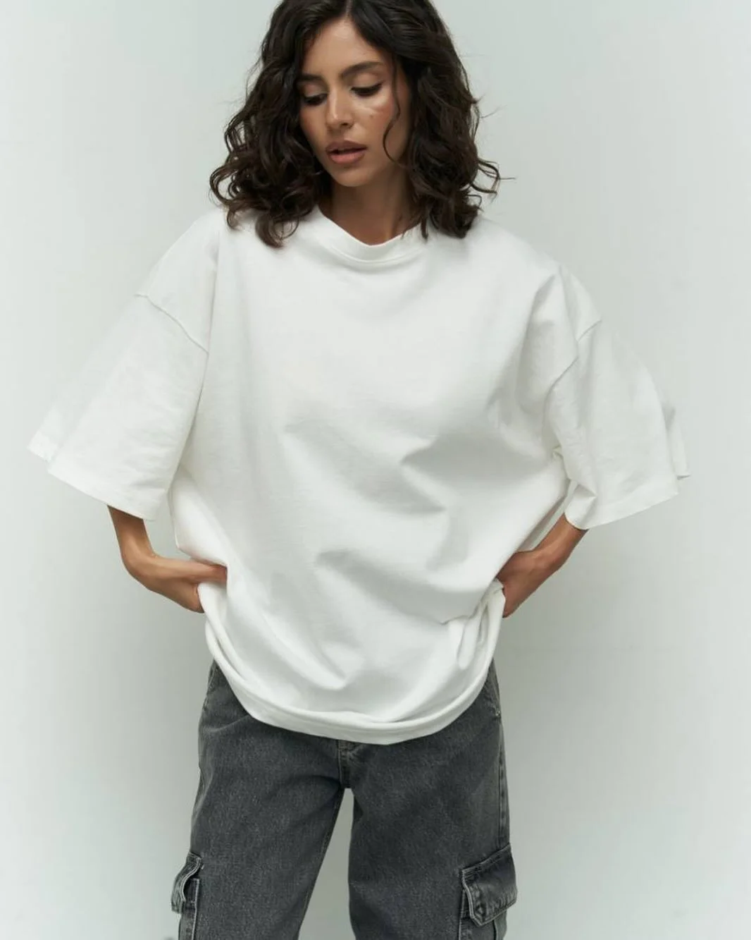 casual summer t-shirt outfit for women 2026 Oversized White Tee With Relaxed Cargo Denim