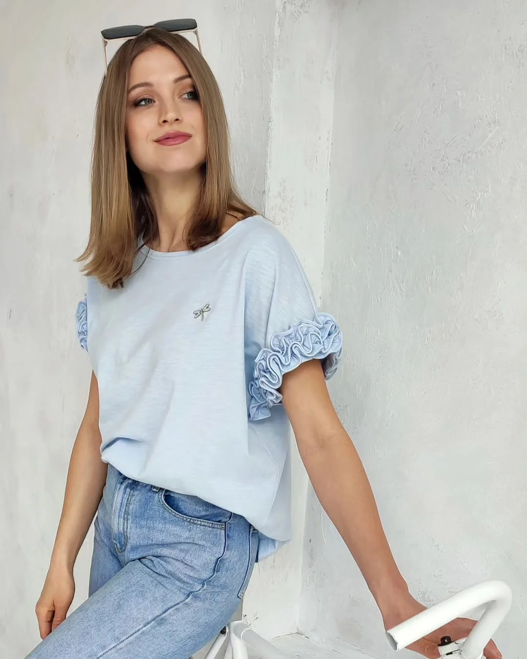 casual summer t-shirt outfit for women 2026 Light Blue Ruffle Tee With Soft Summer Denim