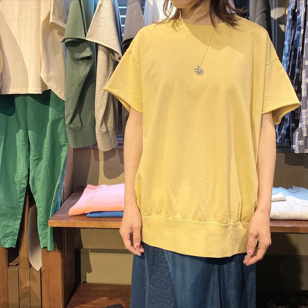 casual summer t-shirt outfit for women 2026 Yellow Oversized Tee With A Relaxed Denim Skirt