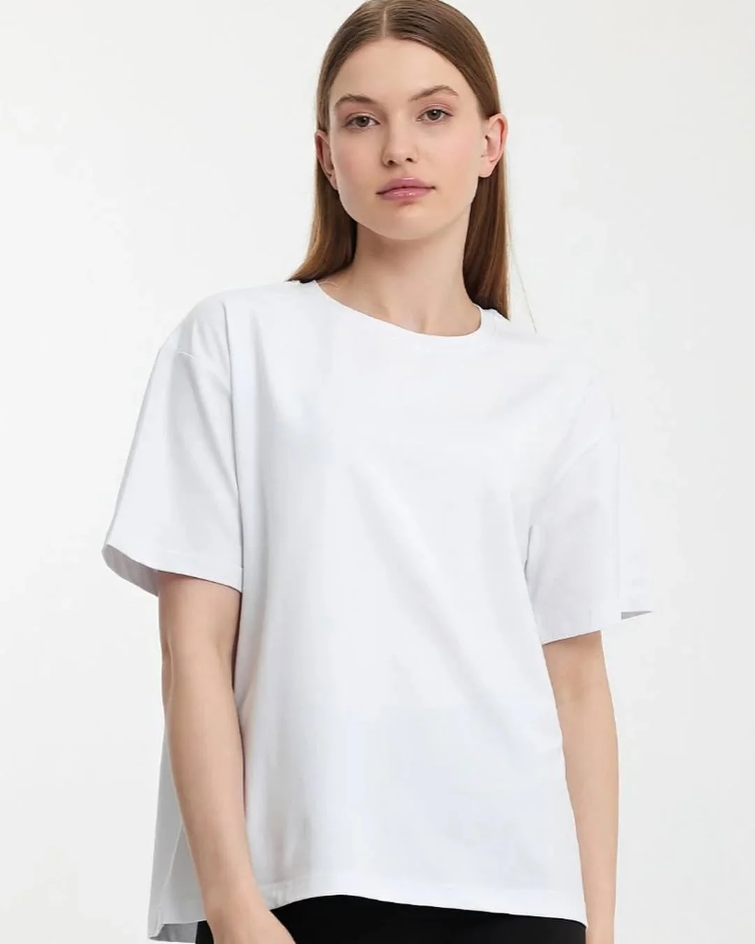 casual summer t-shirt outfit for women 2026 White Boxy Tee With A Clean Minimal Shape