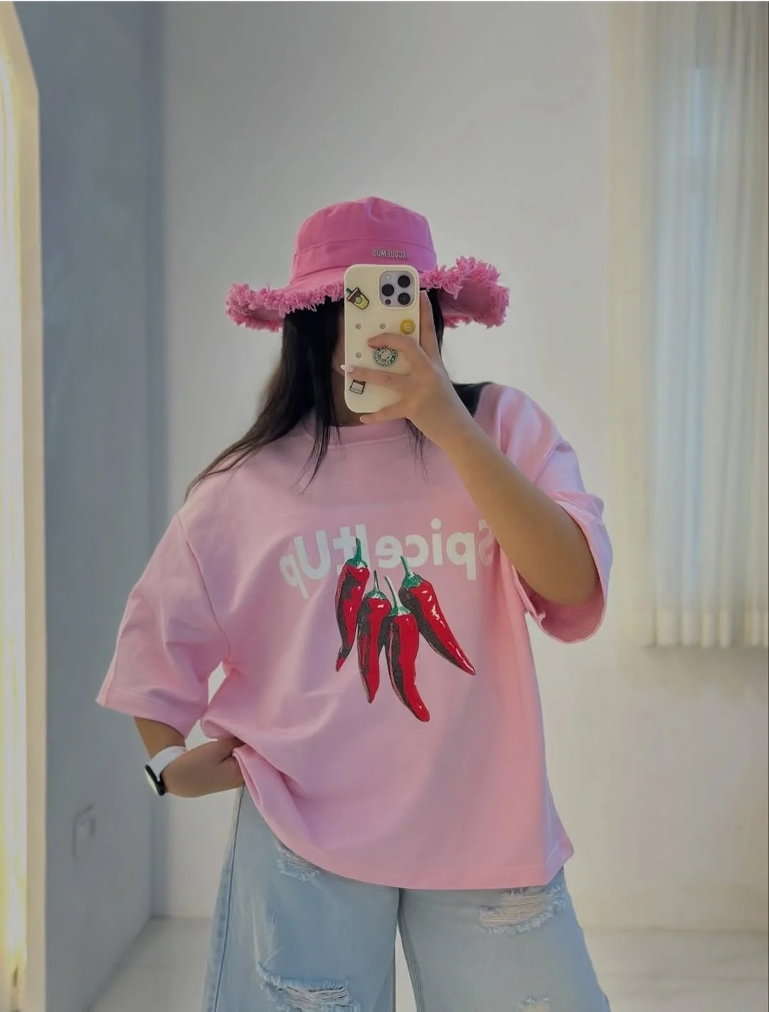 casual summer t-shirt outfit for women 2026 Pink Pepper Tee With Ripped Light Jeans