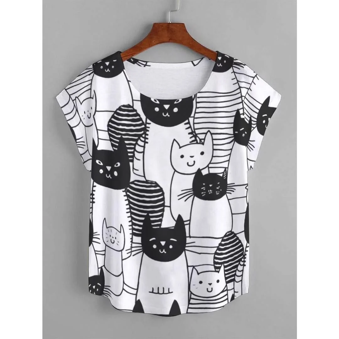 casual summer t-shirt outfit for women 2026 Black And White Cat Print Tee With Playful Summer Ease