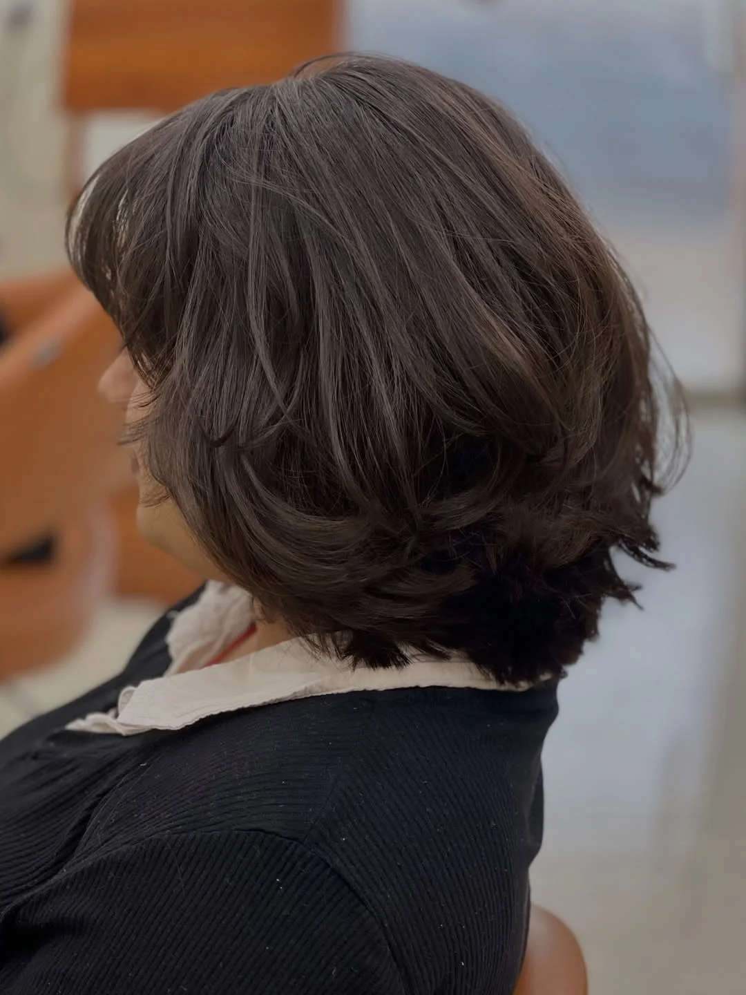 chic summer haircut 2026 Smoky Short Layers With a Soft Rounded Shape