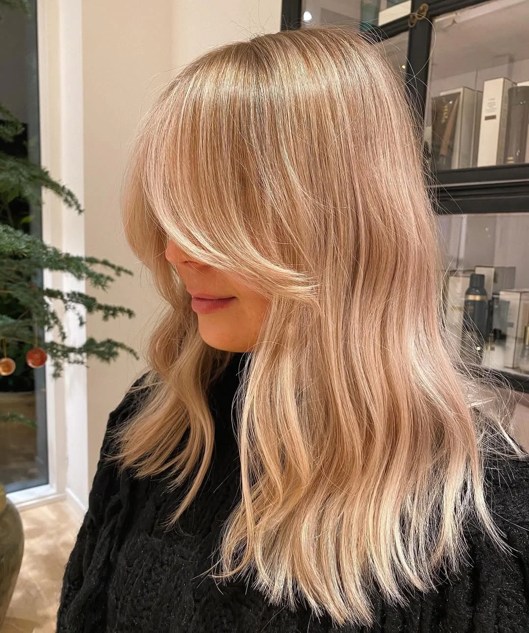 creamy summer blonde hair color 2026 Vanilla Blonde Layers With Soft Curtain Movement
