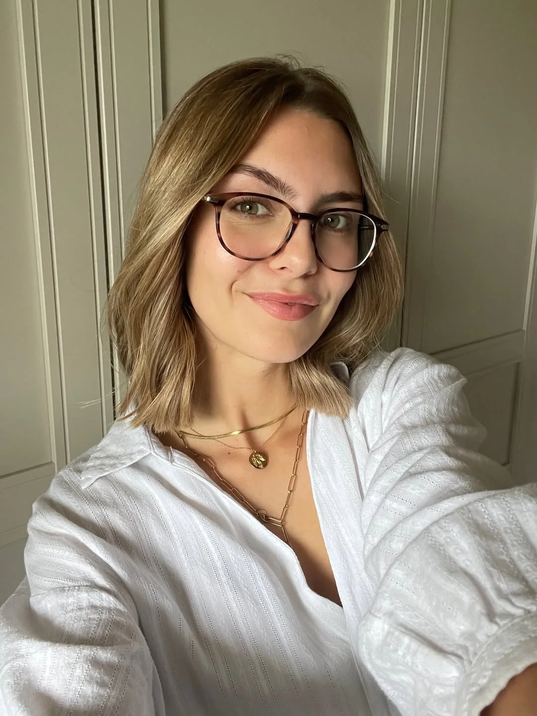 cute summer short haircuts 2026 Sunlit Blonde Bob With Easy Side Movement