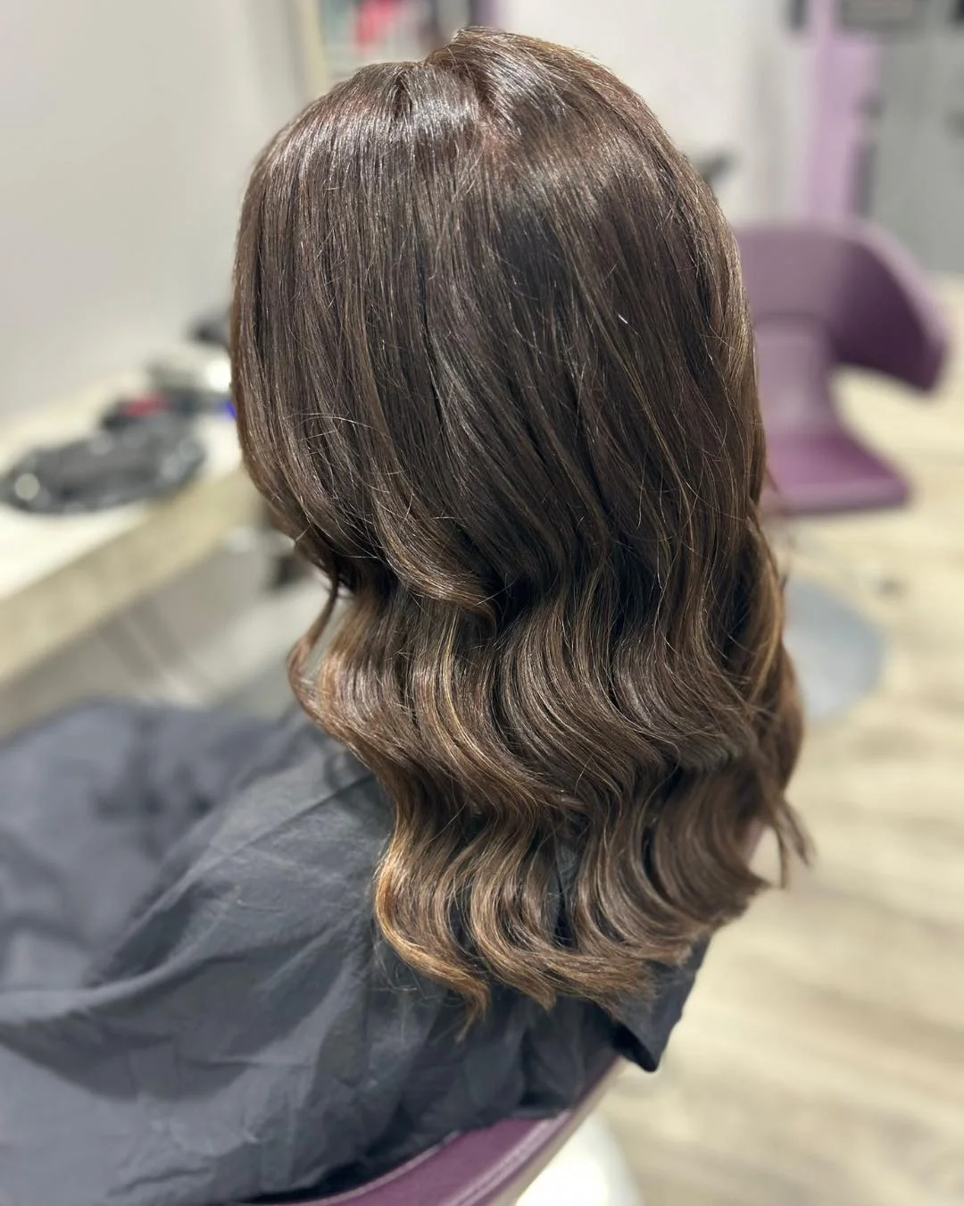 effortless summer easy hairstyle 2026 Glossy Brunette Waves With Soft Vintage Shape
