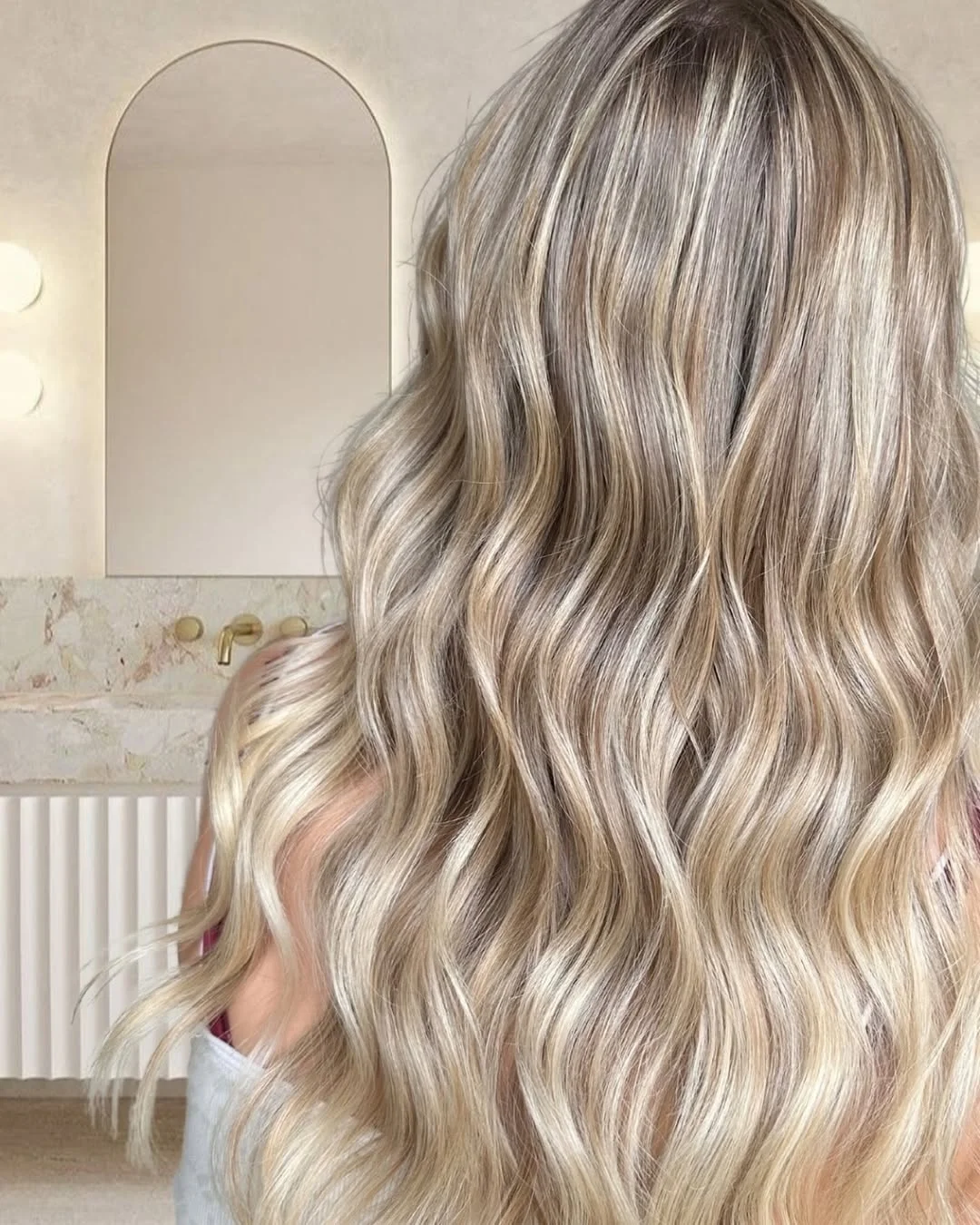 effortless summer easy hairstyle 2026 Silvery Blonde Waves With A Cool-Girl Finish
