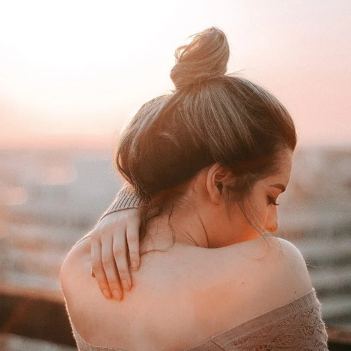 effortless summer easy hairstyle 2026 Relaxed Top Knot For Warm Summer Evenings