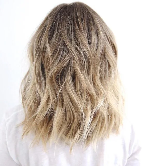 effortless summer easy hairstyle 2026 Soft Wavy Lob With Lived-In Blonde Texture