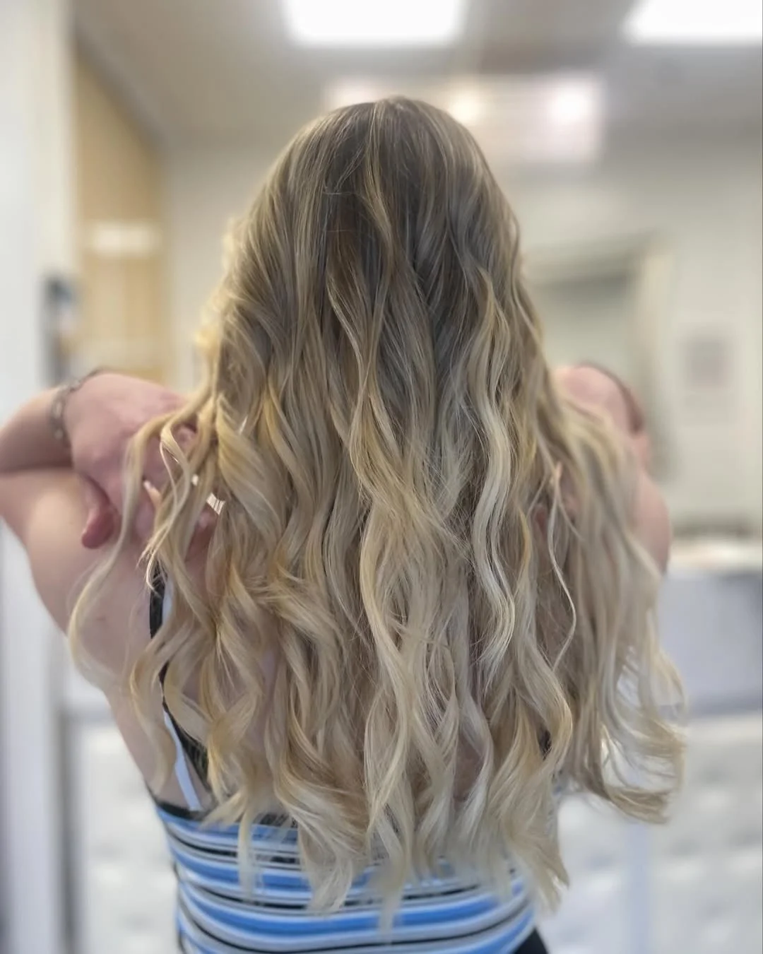 effortless summer easy hairstyle 2026 Rooted Blonde Waves With Soft Vacation Energy