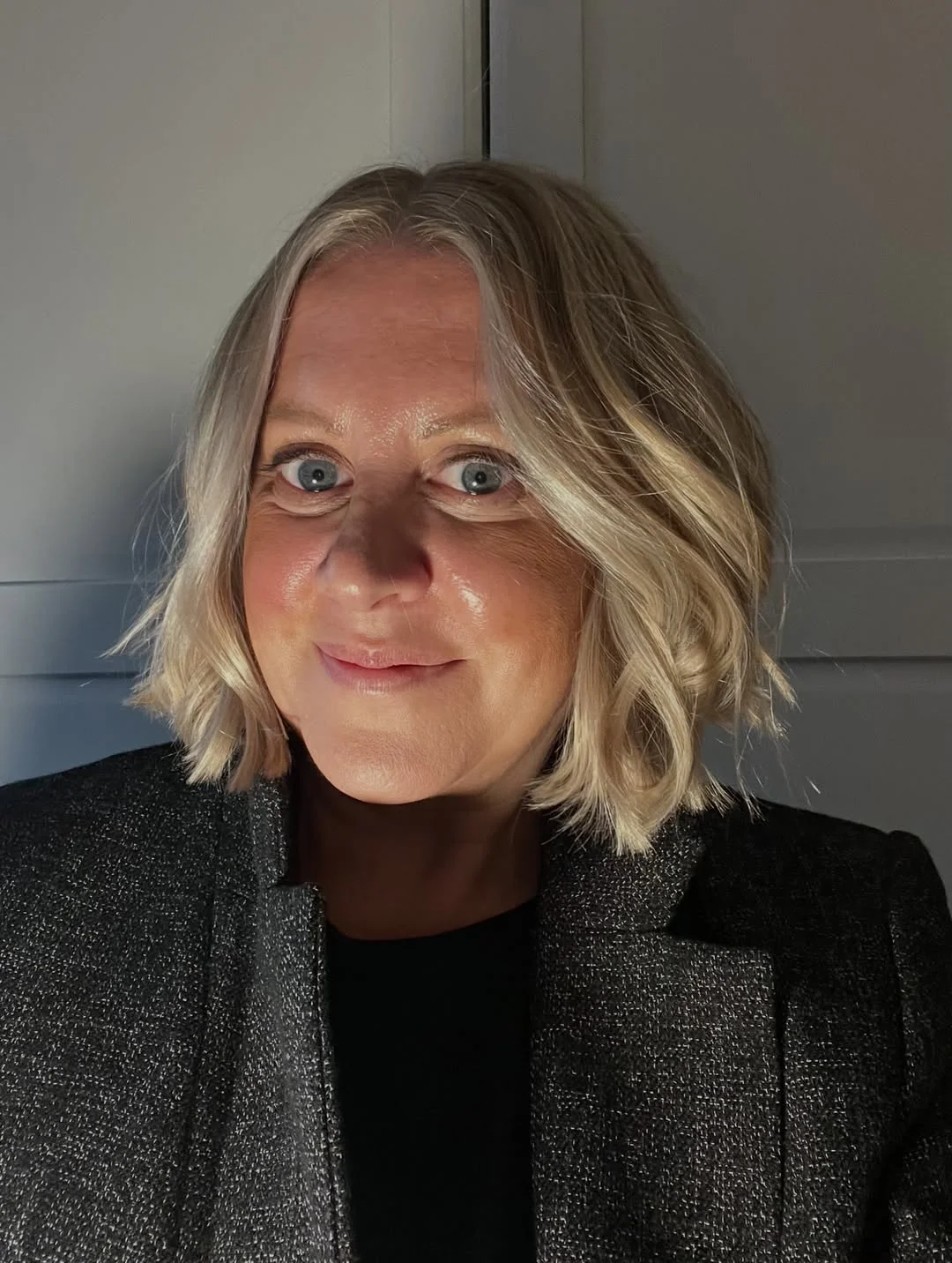 flattering summer haircuts for women over 60 2026 Soft Blonde Wavy Bob With Center Part