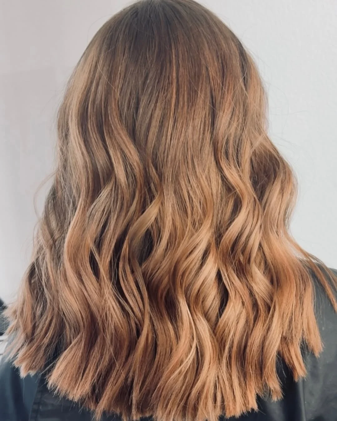 golden summer honey blonde hair color 2026 Toasted Honey Balayage Lob With Warm Waves