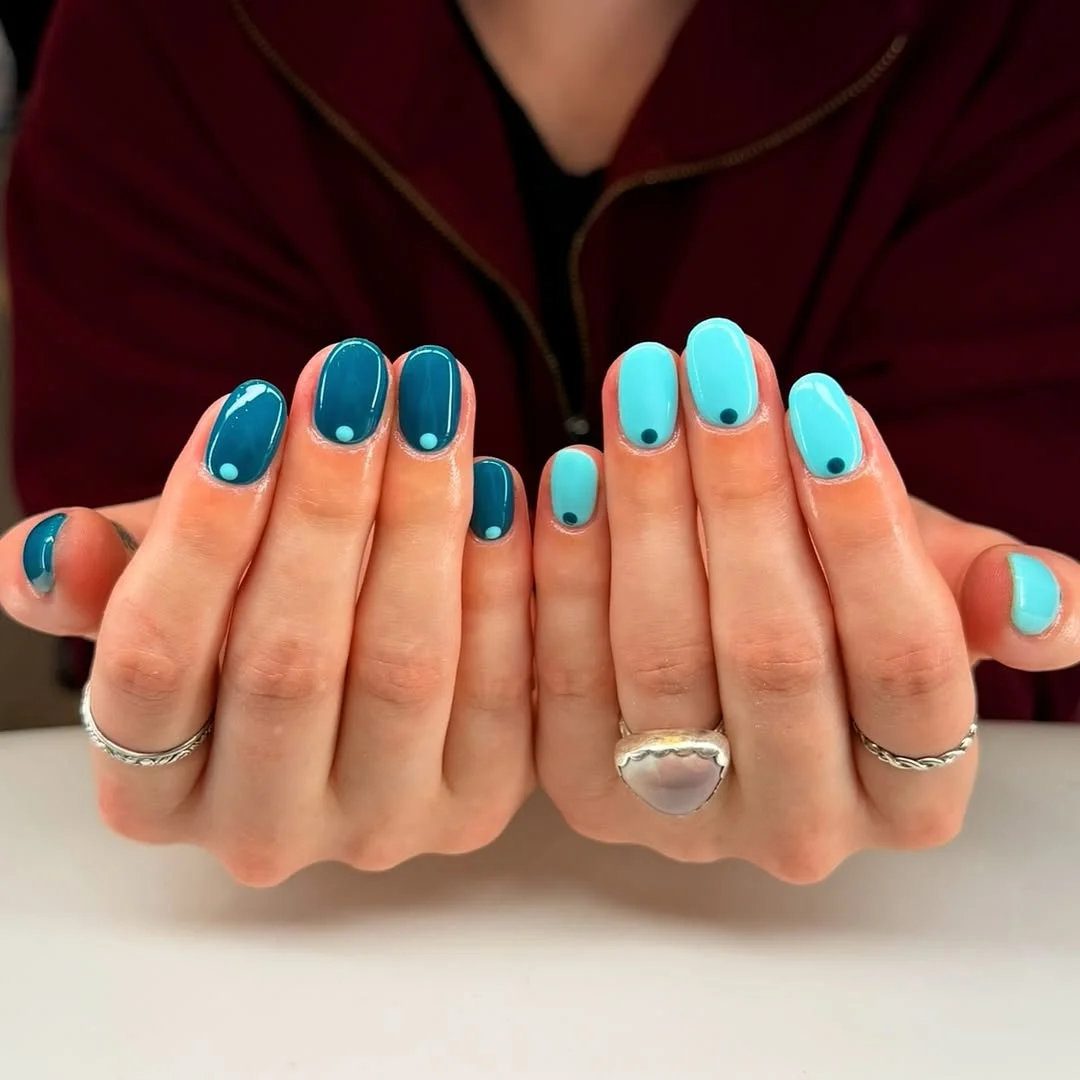 light summer nails 2026 Aqua And Teal Dot Nails For A Clean Poolside Manicure