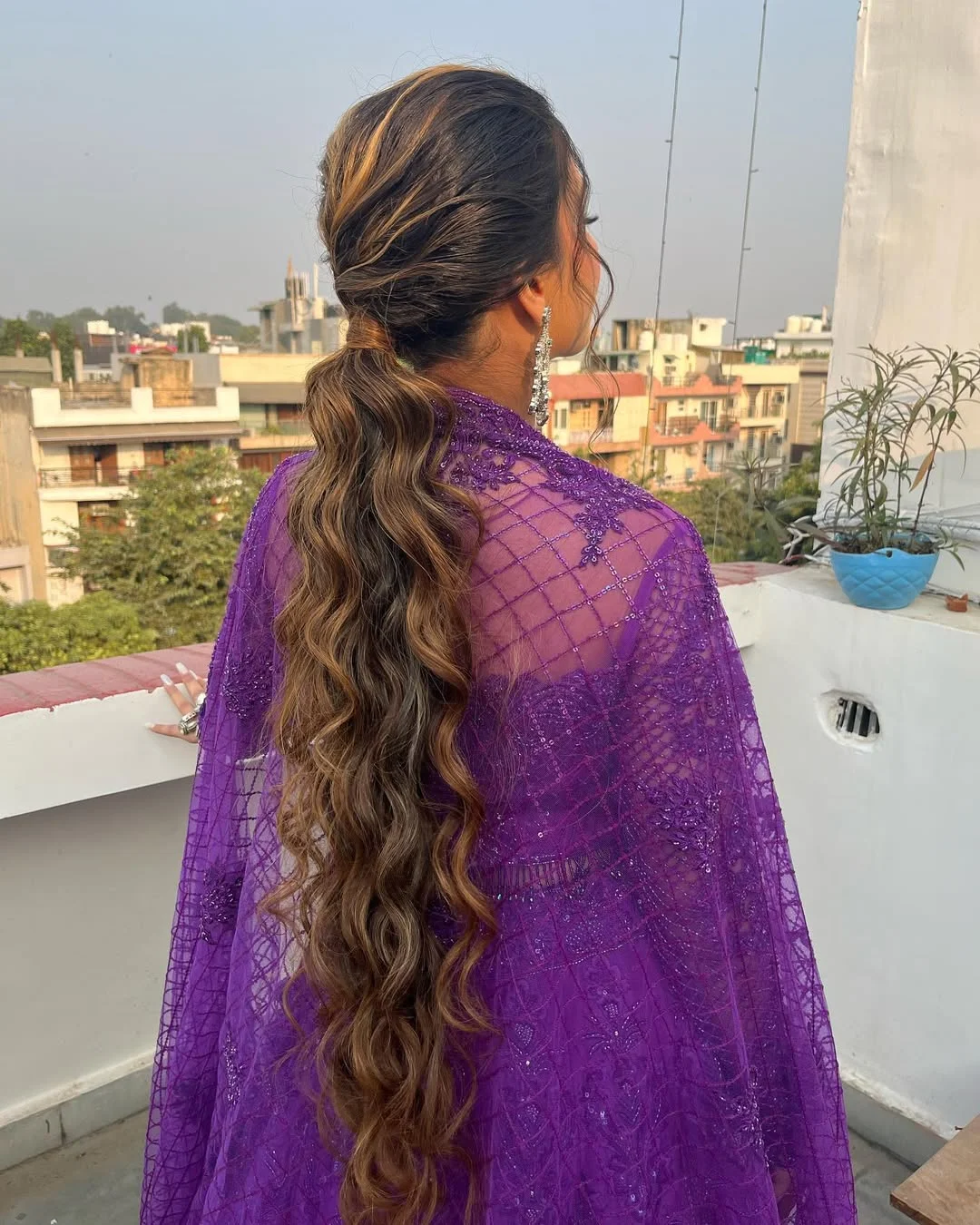 low summer ponytail hairstyle 2026 Long Wavy Low Ponytail with Glamorous Volume