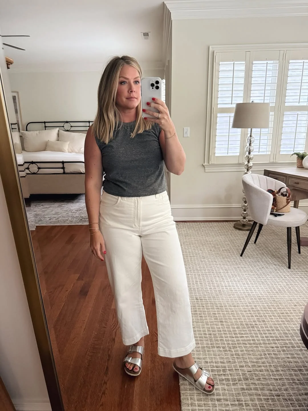 midsize outfits for women summer 2026 Sleeveless Gray Top And White Cropped Pants For Clean Minimalism
