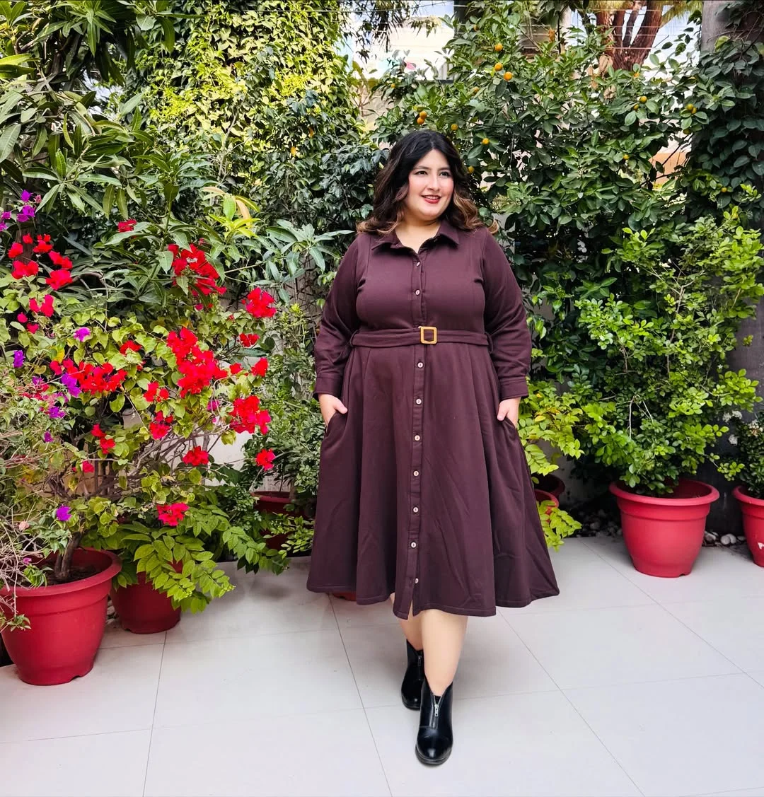 midsize outfits for women summer 2026 Burgundy Shirt Dress With A Belted Summer Shape