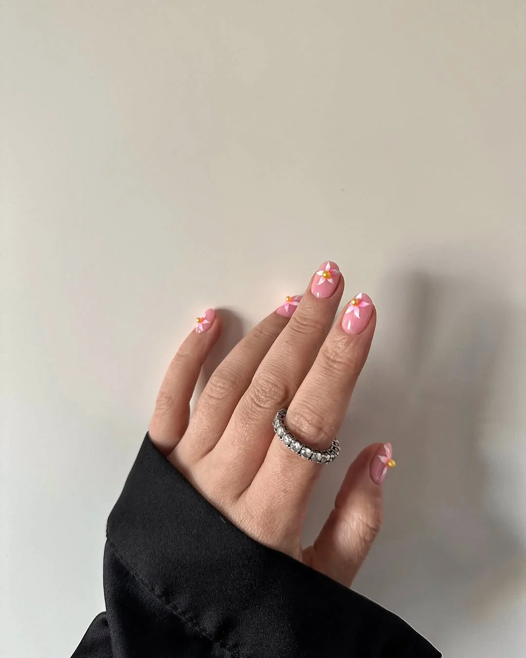 short gel nails summer 2026 Soft Pink Daisy Tip Nails With Delicate Gold Centers