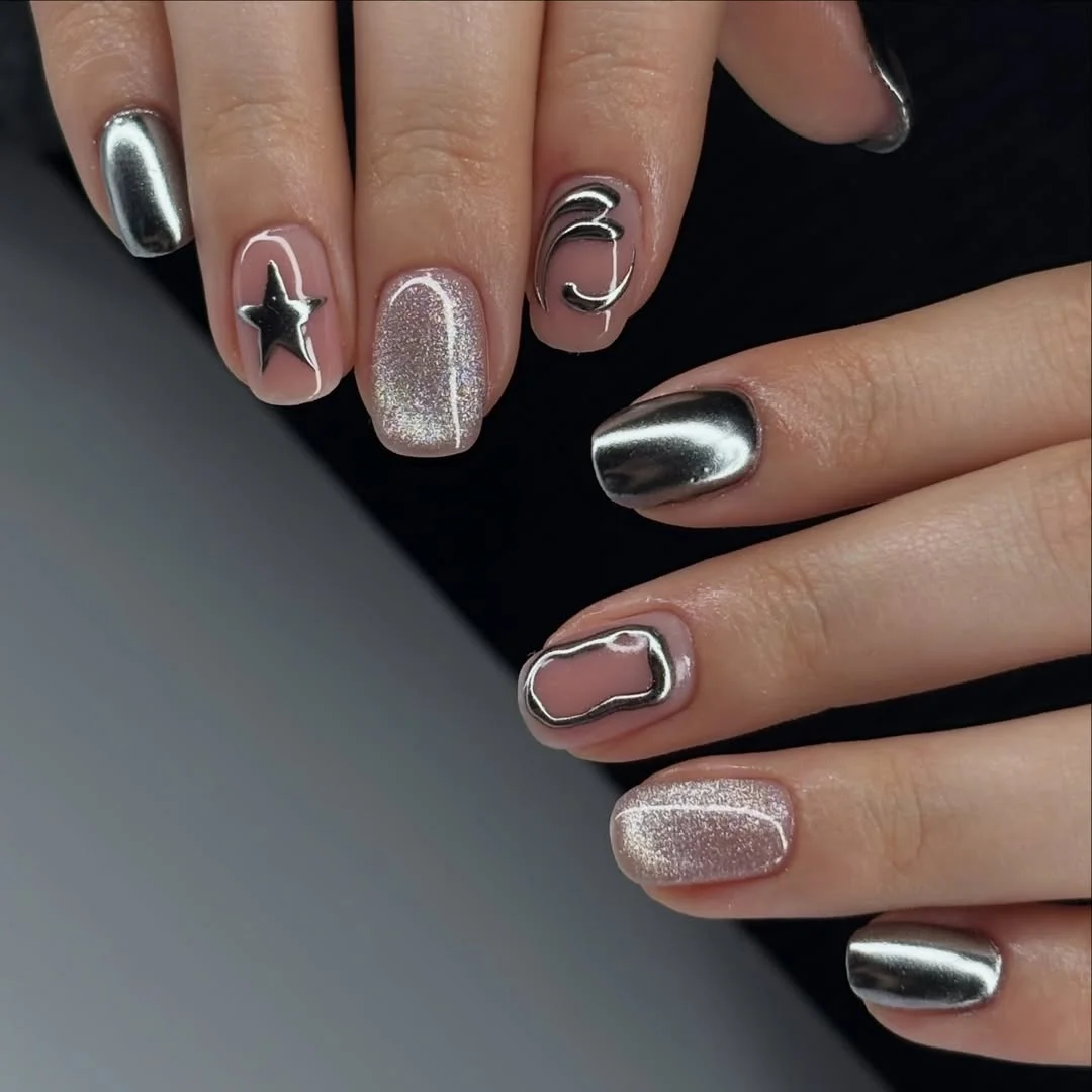 short squoval nails design 2026 Silver Chrome Nailart on Short Squoval Nails