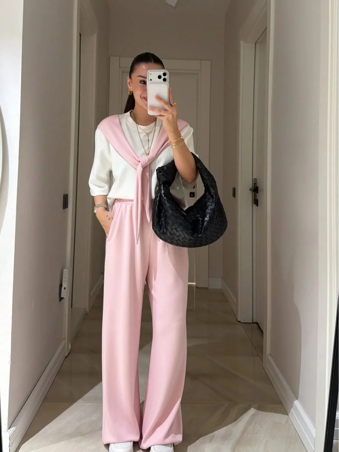 summer business casual outfit for women 2026 Pink Wide Pants With A White Tee And Shoulder Sweater