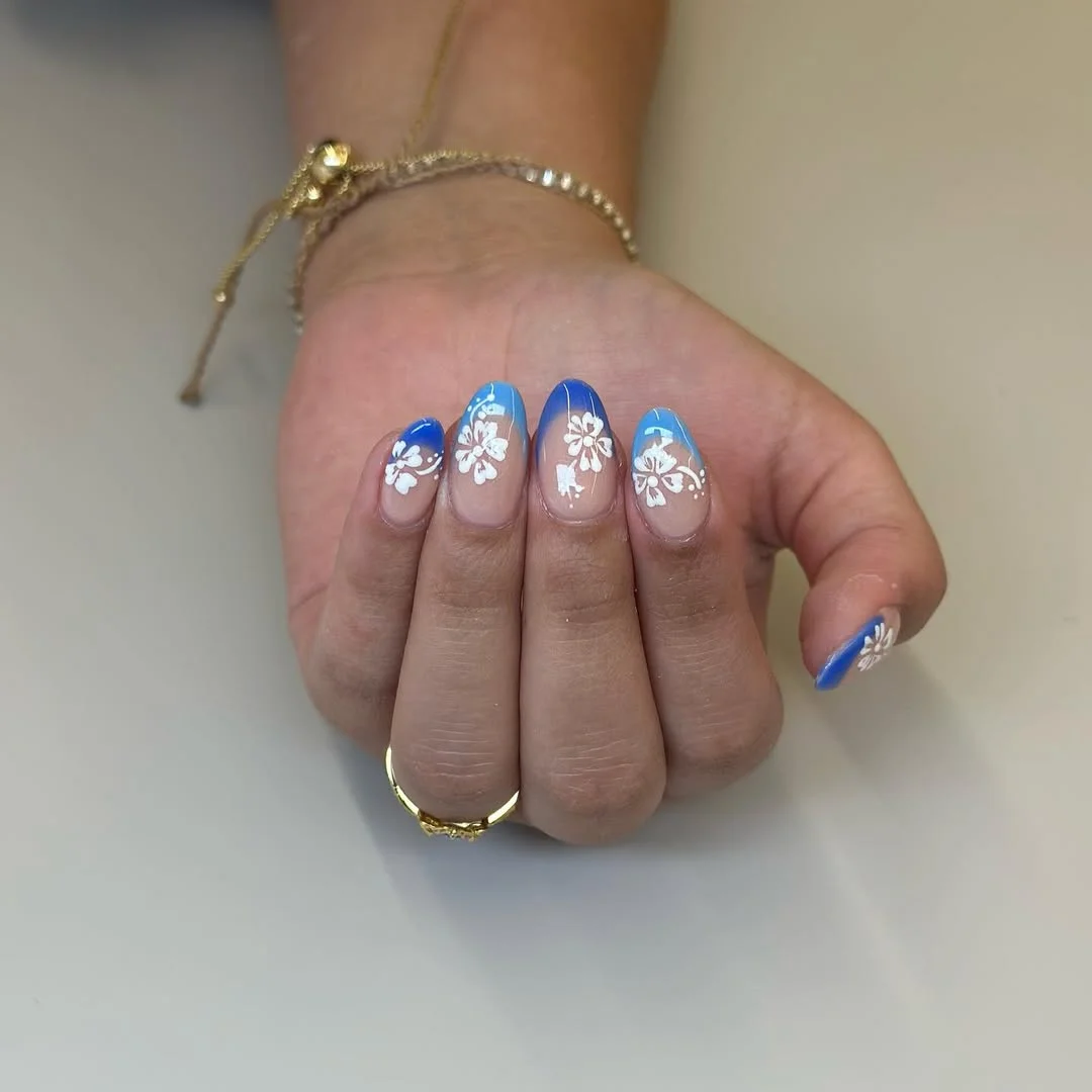 summer dip nails 2026 Blue Ombre Floral Nails With White Daisy Lines