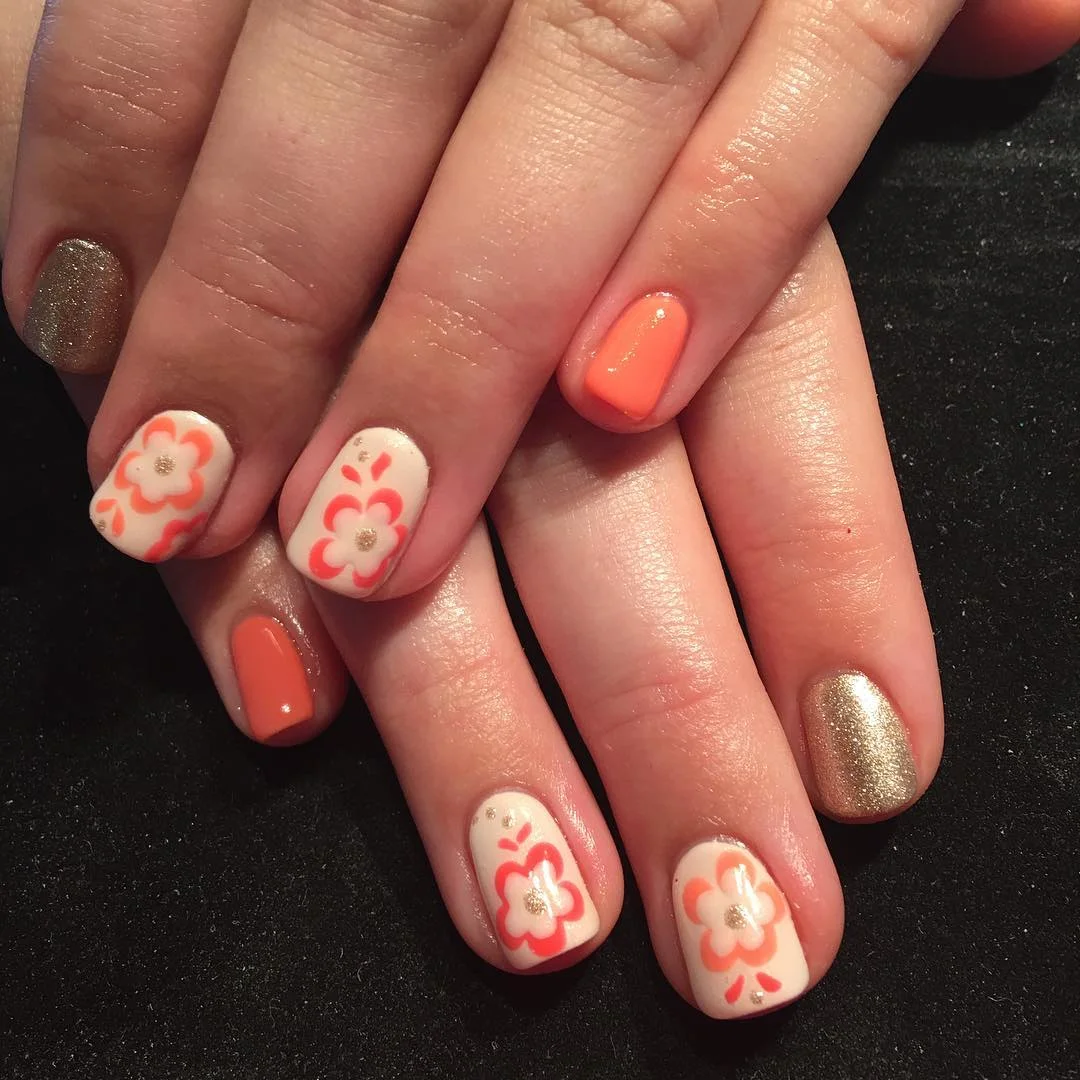 summer flower nails 2026 Retro Coral Flowers With Golden Short Nails