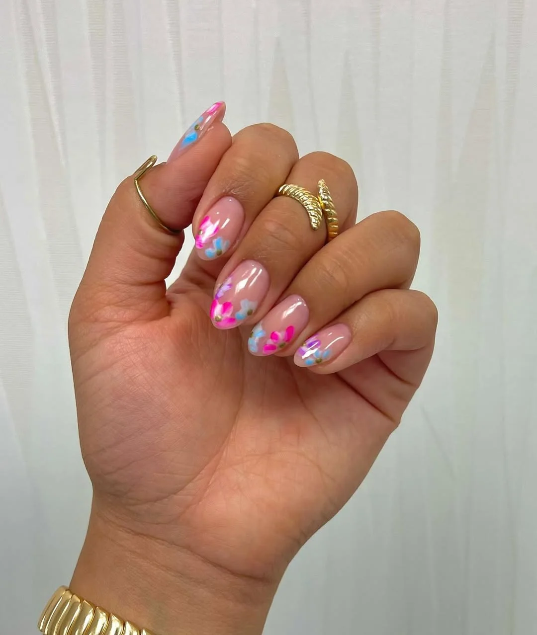 summer gel nails 2026 Hot Pink Short Gel Nails With Coral Marble Detail