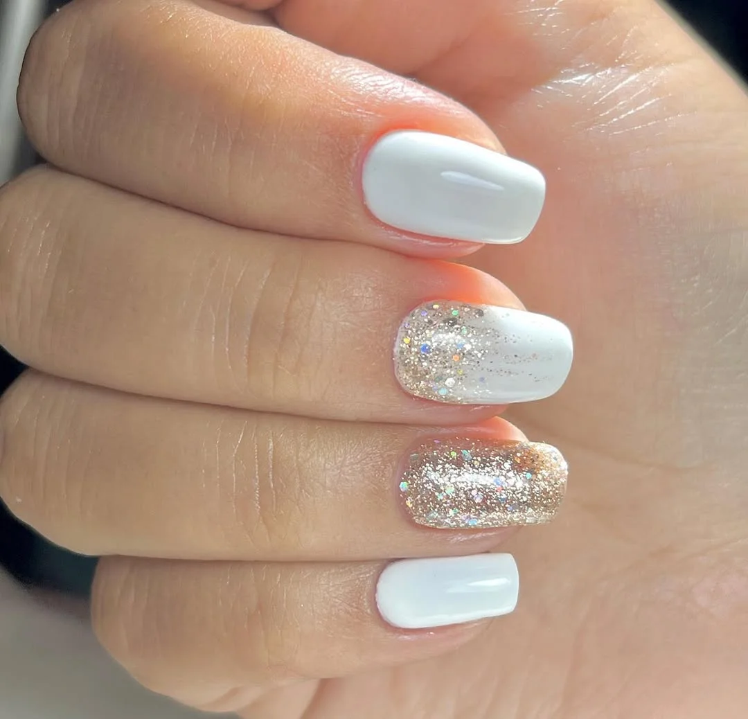 summer glitter nails 2026 White And Champagne Glitter Square Nails