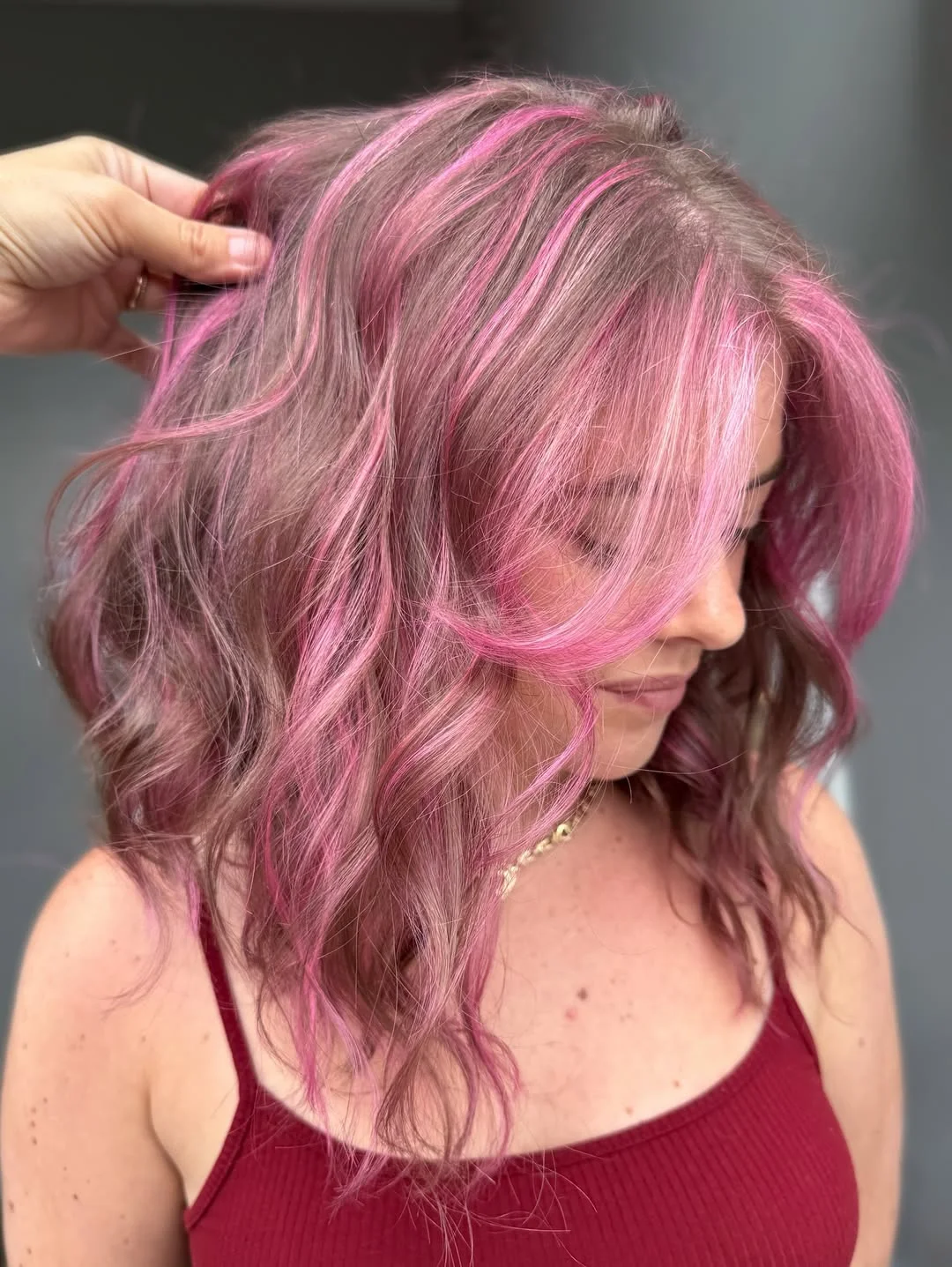 summer hair color ideas 2026 Dusty Rose Brown With Pink Face-Framing Ribbons