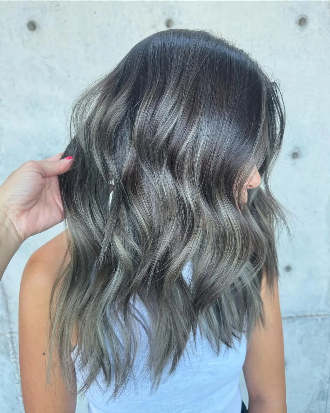 summer hair color ideas 2026 Smoky Graphite Waves With A Cool Metallic Finish
