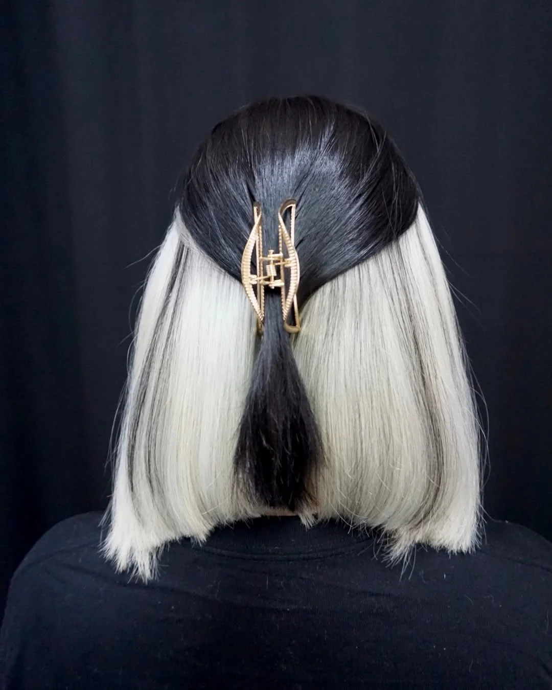 summer hair color ideas 2026 Split Black And Platinum Bob With Graphic Contrast