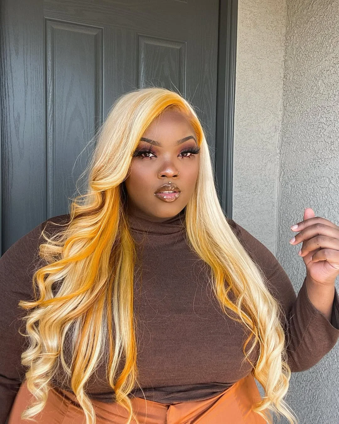 summer haircuts for plus size women 2026 Golden Blonde Waves With Bold Face-Framing Color
