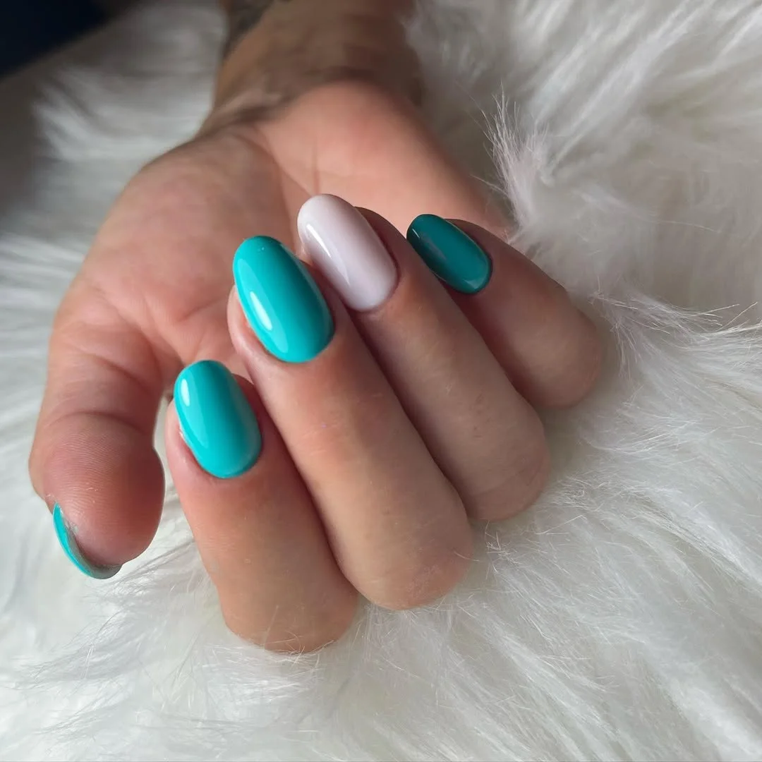 summer nail colors 2026 Turquoise And Deep Teal For A Fresh Ocean Contrast