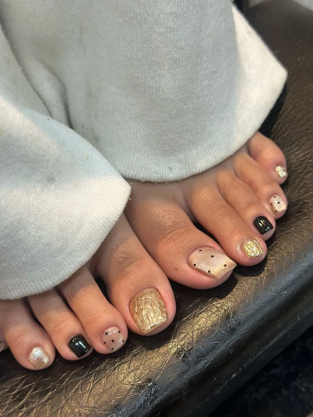 summer toe nails colors 2026 Cream, Black, And Gold For A Polished Summer Mood
