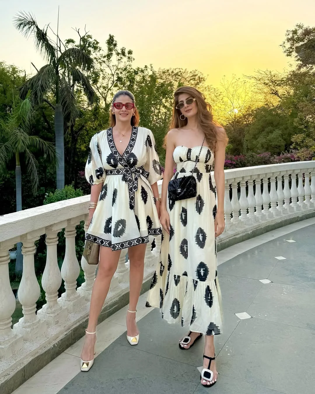25 summer vacation resort outfits 2026 Black And Cream Print Dresses For A Polished Resort Evening