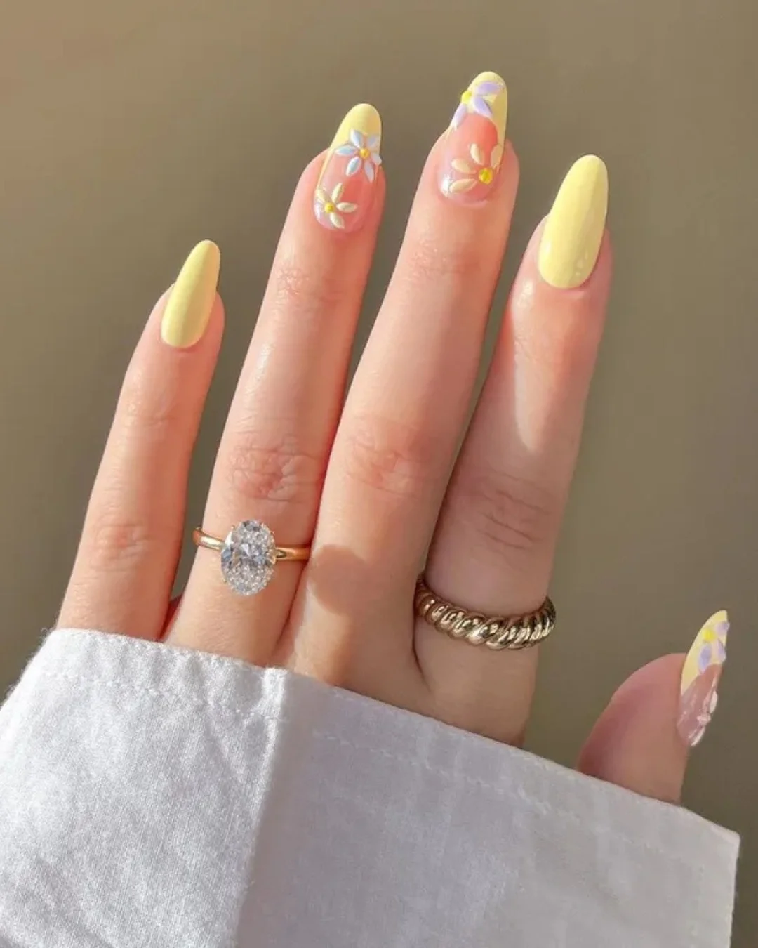 summer yellow nails 2026 Pastel Yellow Almond Nails With Soft Daisy Accents
