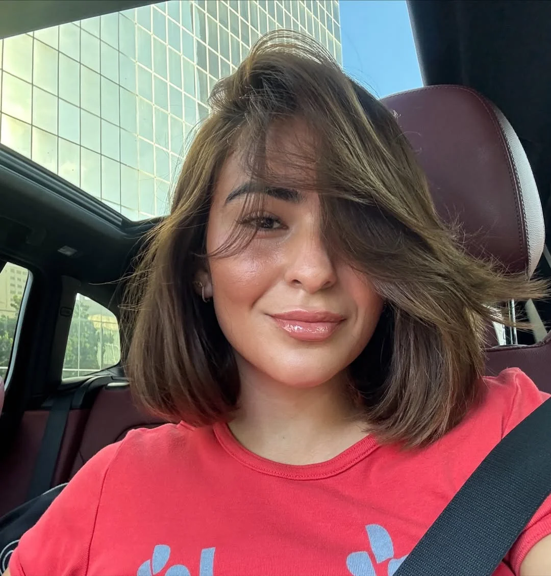 textured summer short hairstyles 2026 Airy Side-Swept Bob With Soft Summer Movement