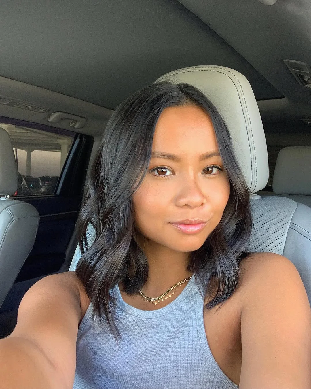 textured summer short hairstyles 2026 Soft Shoulder-Skimming Bob With Natural Movement