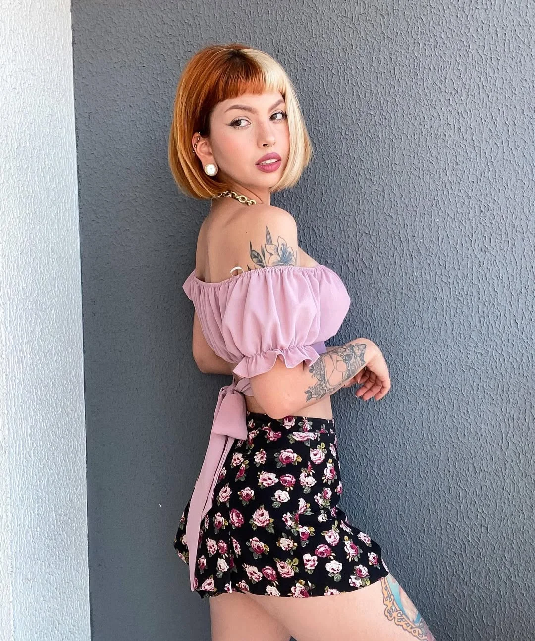 textured summer short hairstyles 2026 Two-Tone Micro Bob With Graphic Bangs
