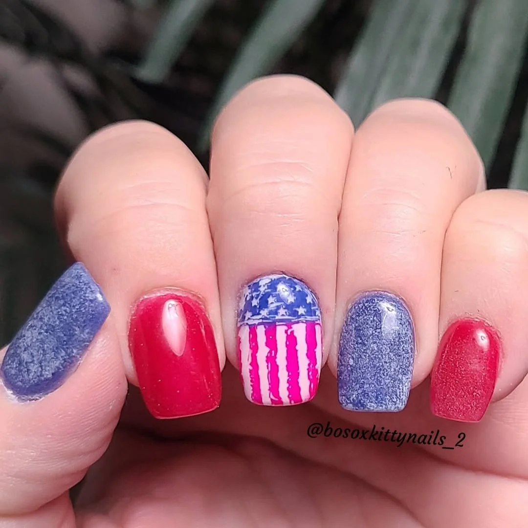 usa nails 2026 Short Sparkle Nails With A Classic Flag Accent