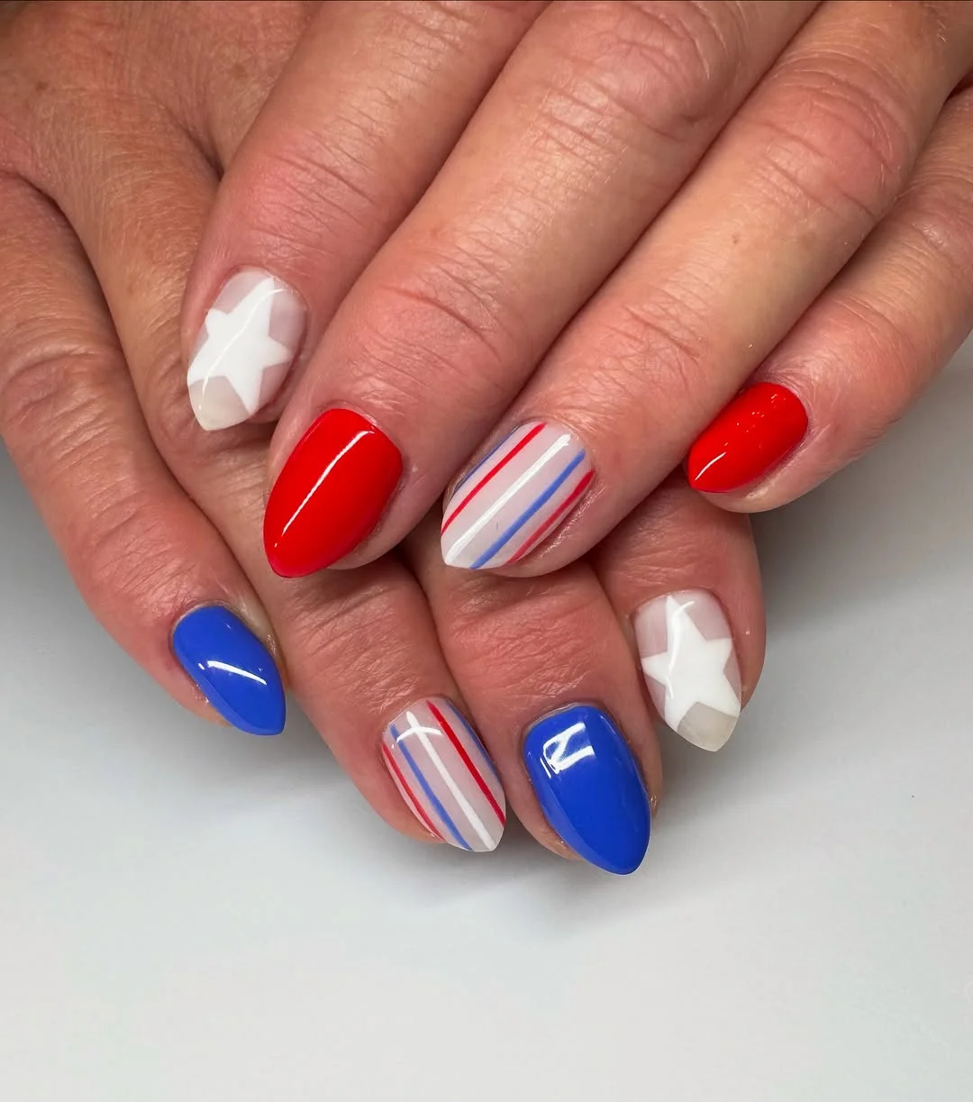 usa nails 2026 Glossy Red And Blue Nails With Soft Stars And Thin Stripes