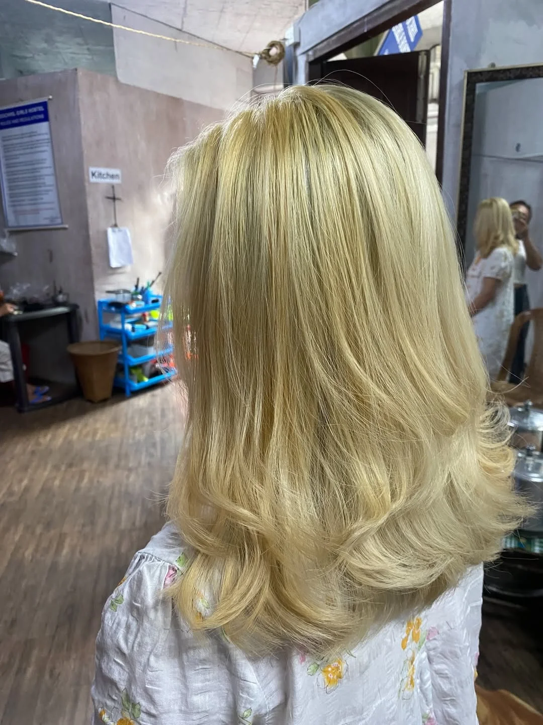 youthful summer haircuts for women over 40 2026 Soft Blonde Shoulder Cut With Flipped Summer Ends