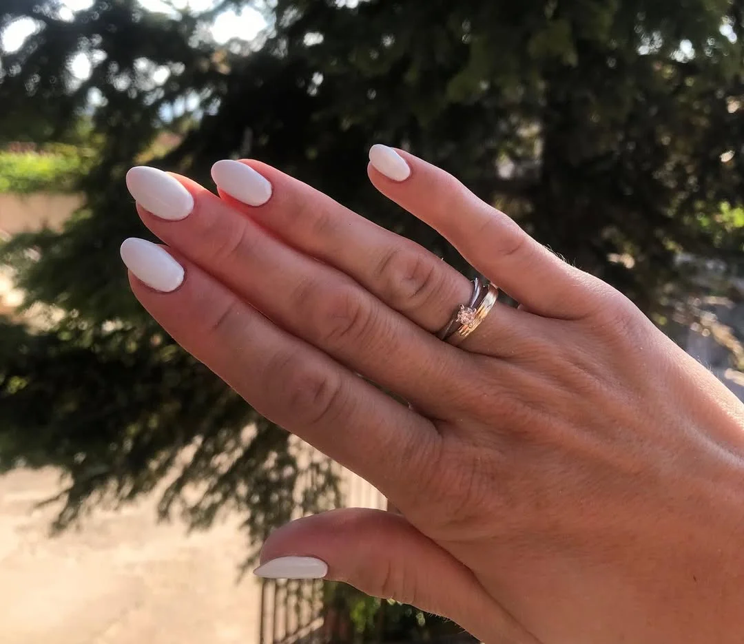 summer oval nails 2026 White Oval Nails With A Fresh Summer Finish