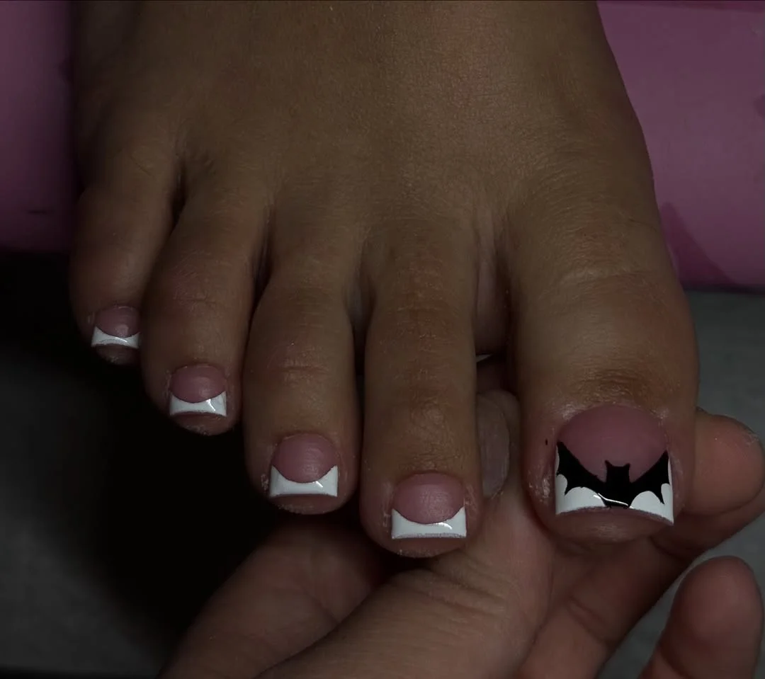 summer white french toes 2026 Bat Accent White French Toes